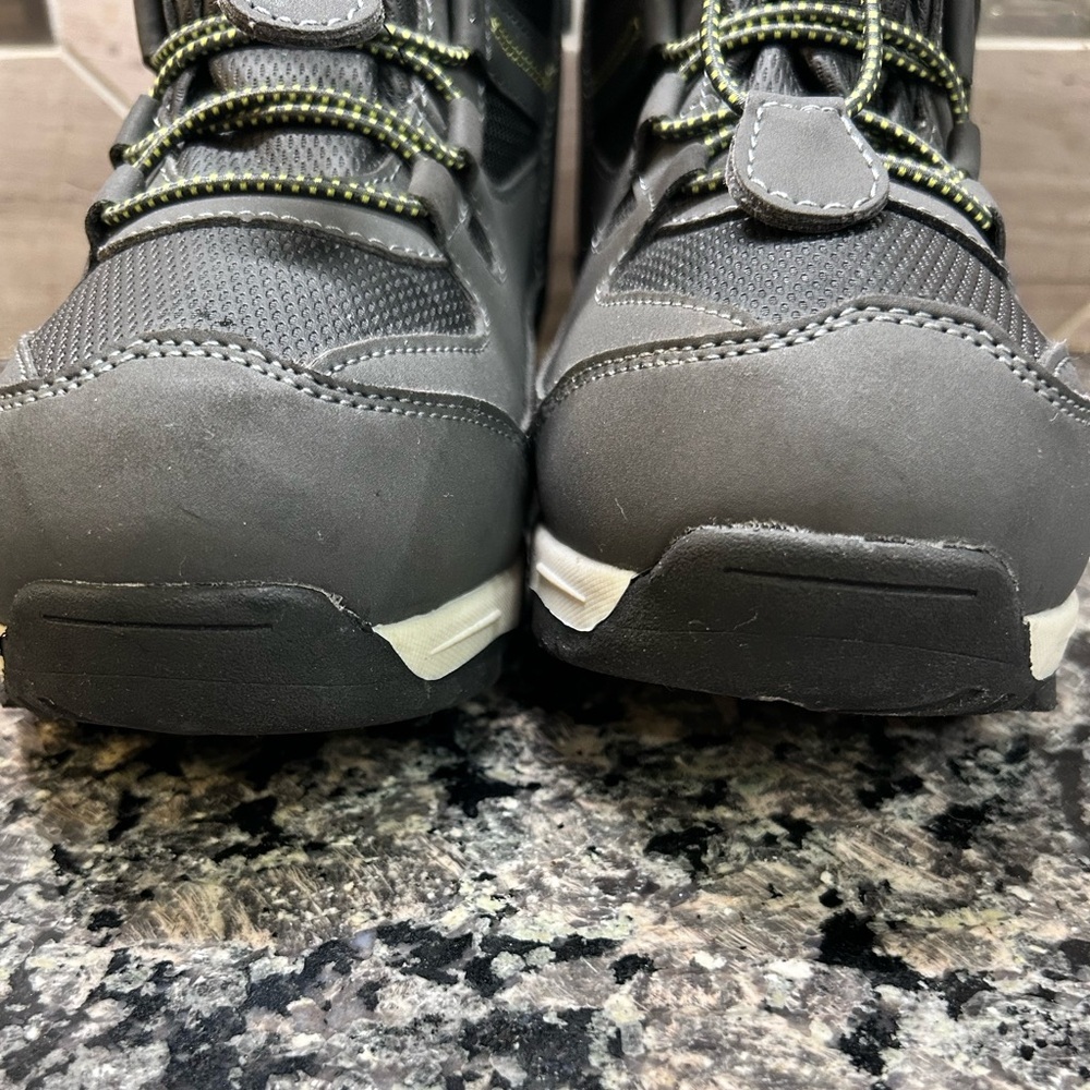 Totes Snow Boots | Women’s Size 8 | Black & Neon Gree - Picture 7 of 10